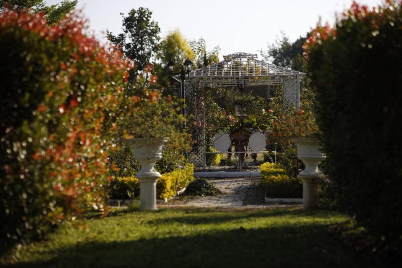 Le Jardin De Maejo Bed & Breakfast Чиангмай Екстериор снимка